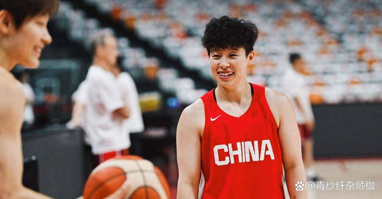 爱游戏免费下载 - Karsa在阿森纳比赛中回归赛场，战术调整引发热议！